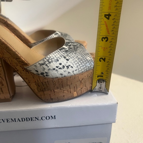 - WOMEN'S STEVE MADDEN JESS, CORK PLATFORM / HEELED SANDALS SNAKE SZ‎ 6.5 - Picture 8 of 9